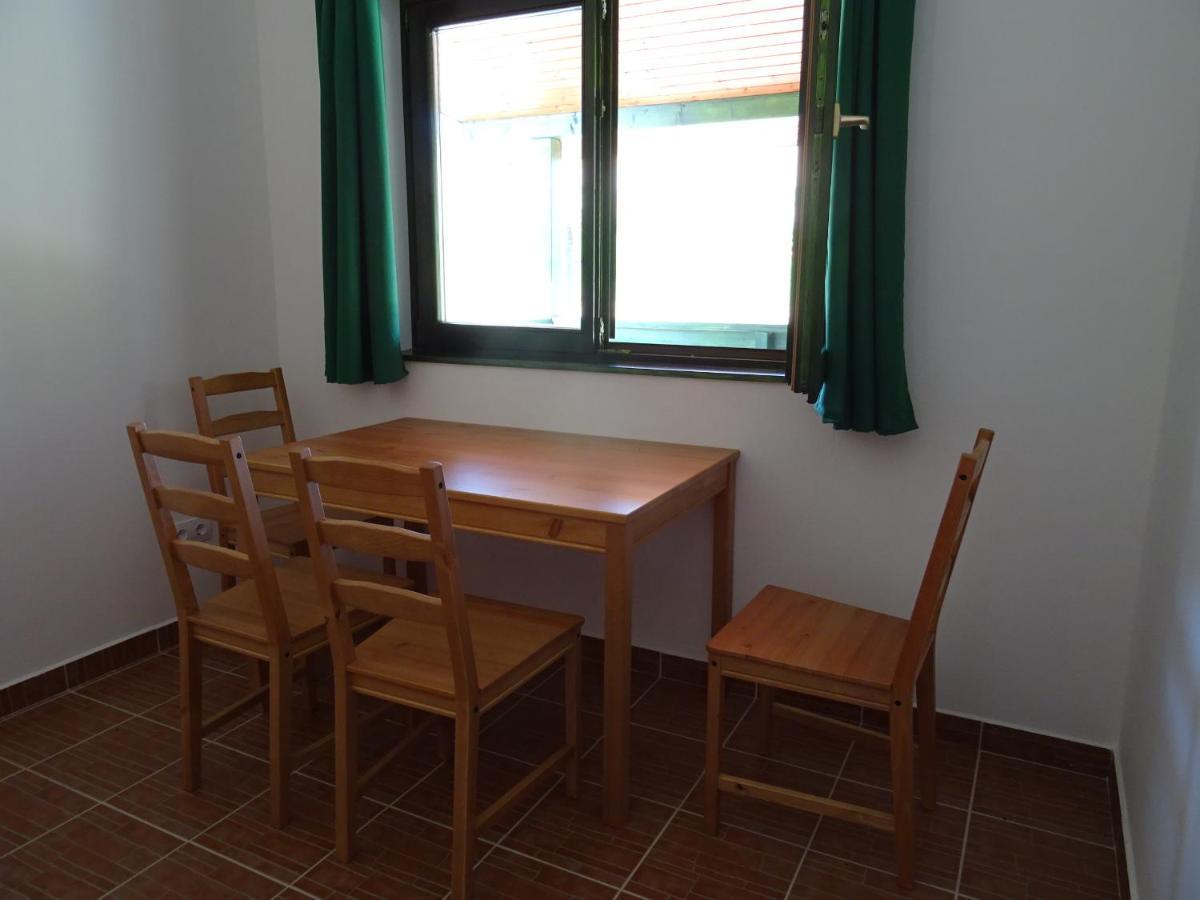 Kisrejtek Apartmanhaz Lispeszentadorján Exterior foto
