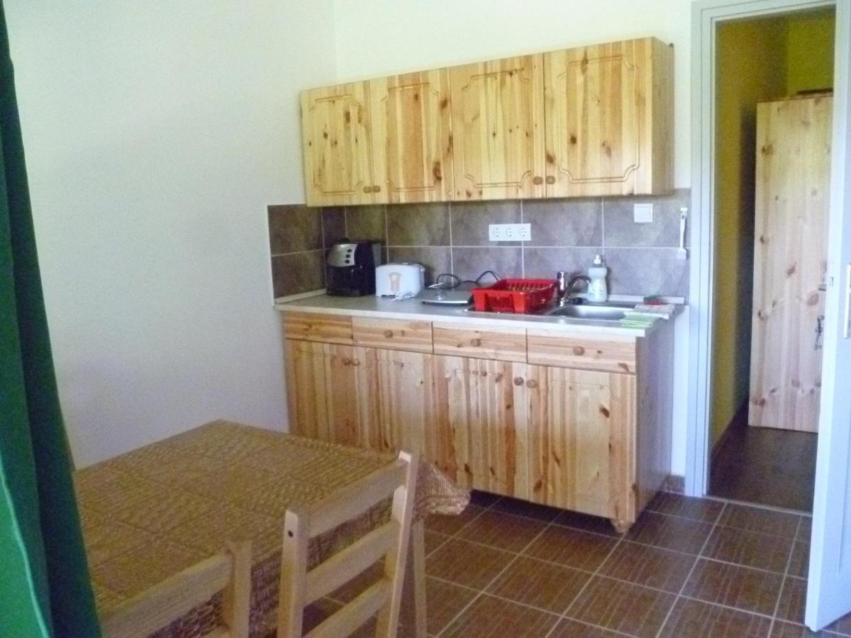 Kisrejtek Apartmanhaz Lispeszentadorján Exterior foto